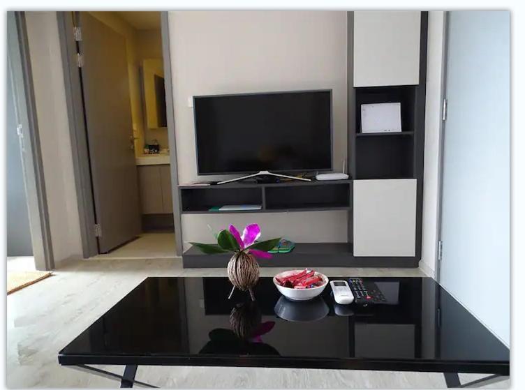 The Base In Downtown Apartment *